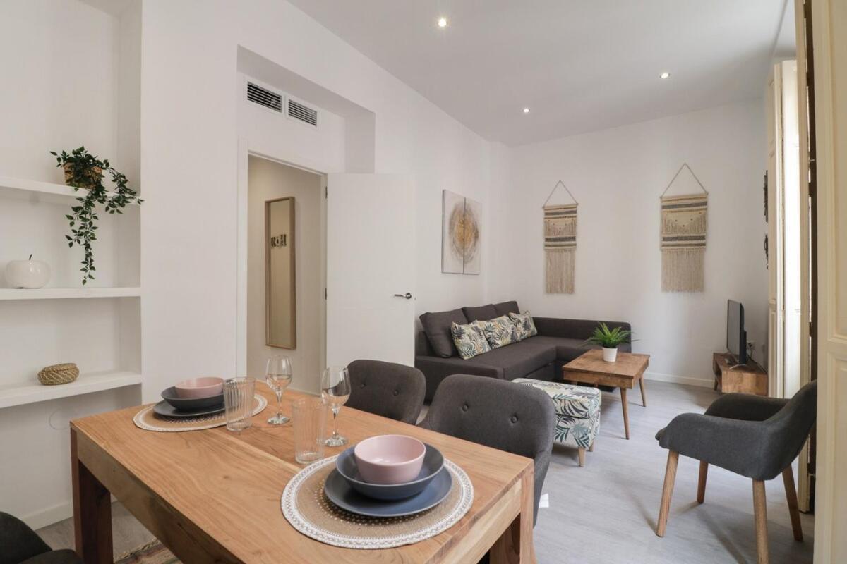C93 - Trendy Two Bedrooms In Ollerias マラガ エクステリア 写真